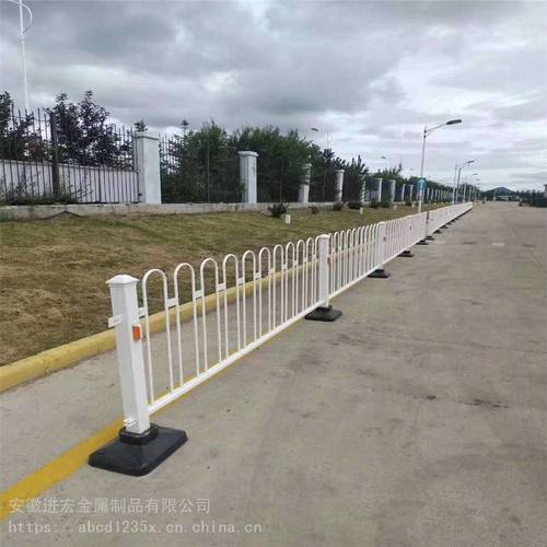 供应公路交通防撞护栏加厚镀锌管人行道隔离护栏河道桥梁景观隔离栏杆