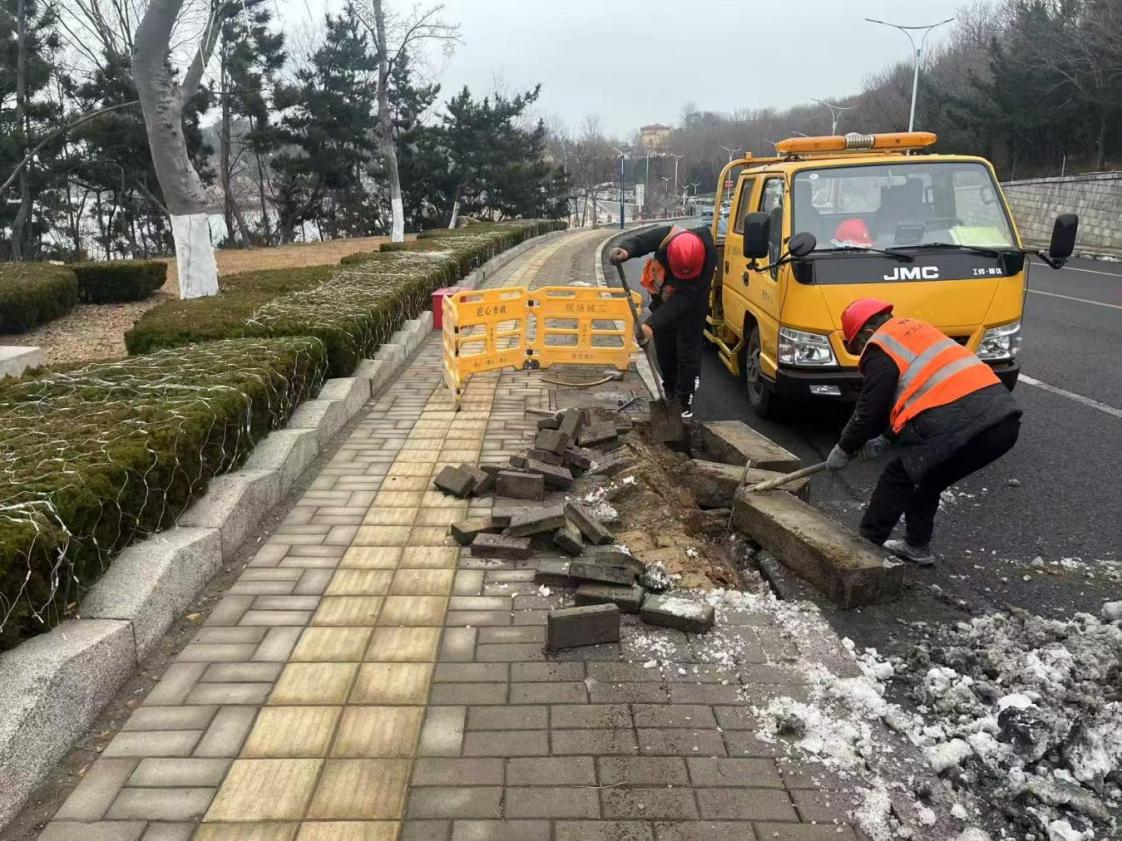 烟台市城市管理局 城管动态 市政养护中心春节坚守岗位圆满保障港城市政设施平稳运行